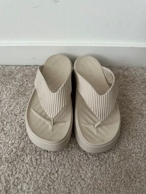 CROCS Beige Platform Thong Sandals